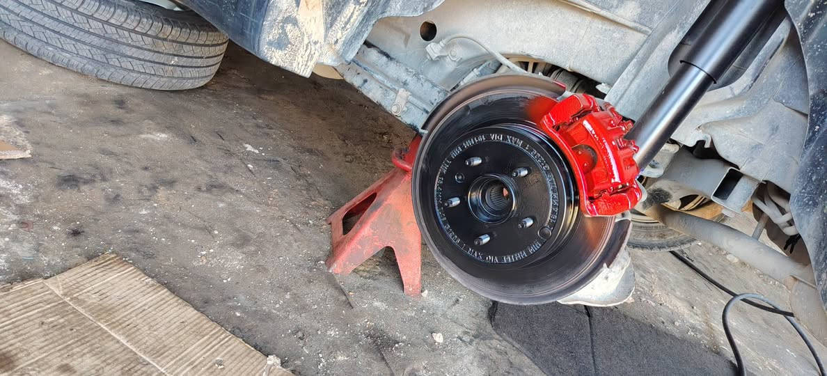 عمل حداديه خلفيه عامه 
#تبديل تخم بوش حداديه خلفيه عددهن 14 بوشه 
#تبديل شموع حديد 
#تبديل دبلات 
#تبديل بوربرنك 
#ورشة انور سوزوكي كربلاء المقدسة الحي الصناعي. 
***********
***********
