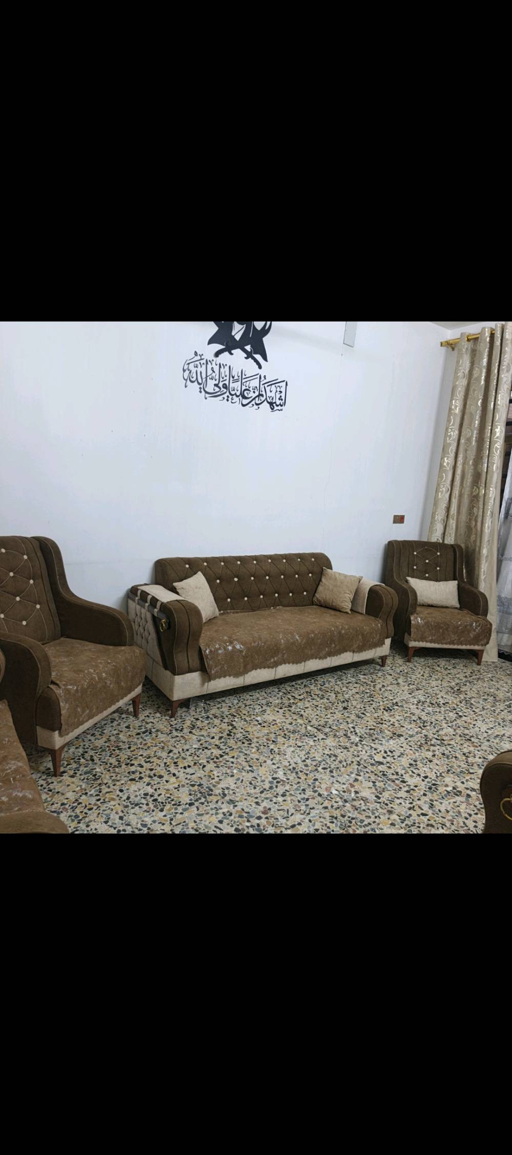 السلام عليكم تخم  فصال أخو جديد نظافته ٩٩بلميه للبيع تخم ١٠مقاعد السعر ٤٢٥ مكان الشعب