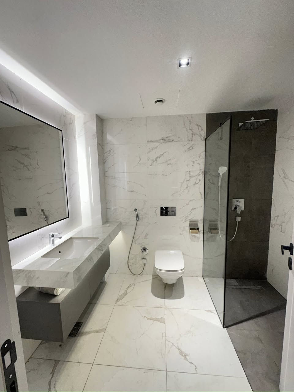 Boulevard one bedroom for rent 600$ 
WhatsApp *********** 

Bulvar üzerinde tek yatak odalı daire kiralık 600$
WhatsApp ***********

شقة بغرفة نوم واحدة للإيجار في شارع بوليفارد، 600 دولار أمريكي
للتواصل عبر واتساب: ***********

بۆلیڤار یەک ژووری نوستن بۆ کرێ ٦٠٠$ 
واتسئەپ ***********
