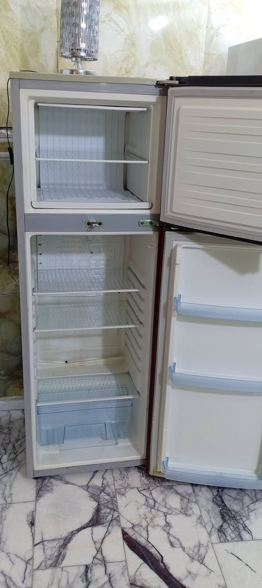 ثلاجه شغاله مامصلحه حجم 12 سعر 150بيه مجال ثلاجه شغاله ع فحص البيع مكان بغداد بل كماليه *********** مستعجل مستعجل ع بيعه
