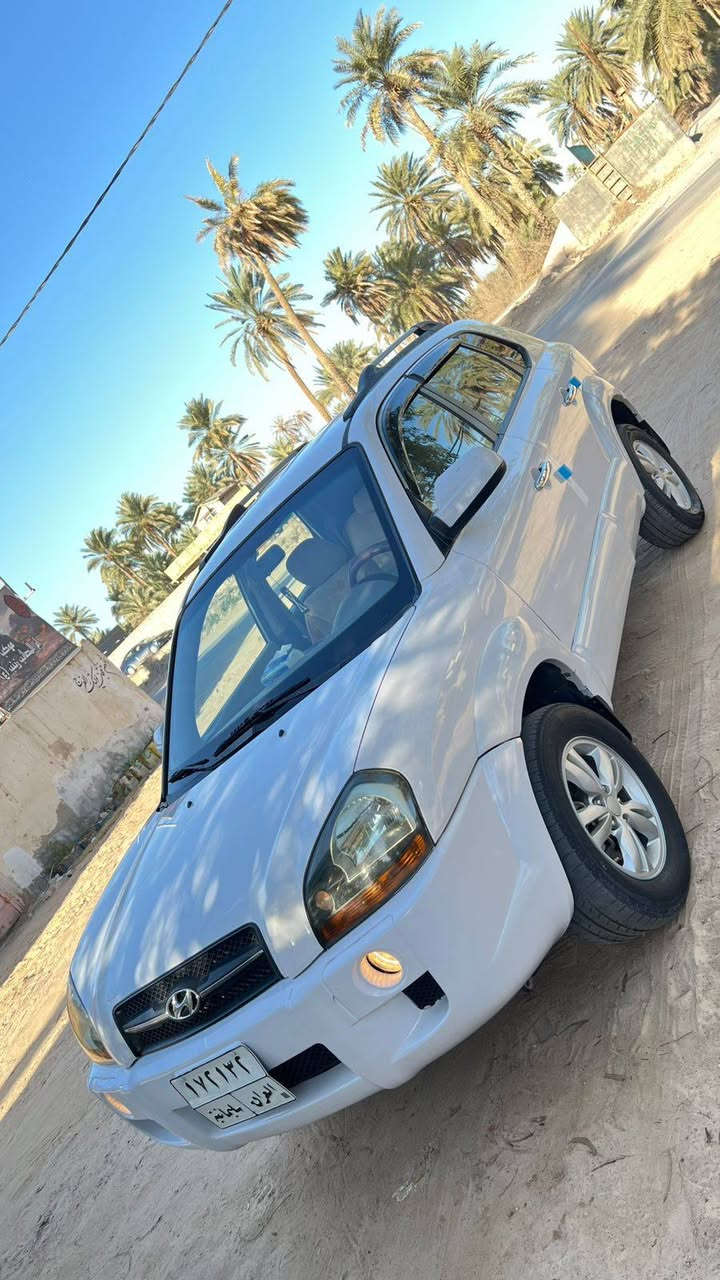 السلام عليكم توسان موديل 2009 خليجي كفالة نص فول تحكم ستيرن شاشة كامره دواره بريكABS  ويل كب حساس خلفي اربعه دسك السيارة مكفولة من مكينه كير حداديه تخم تاير تبريد كهربائيات كله جديد كفالة من الصبغ رقم سليمانية شرط التحويل السعر 115 بيه مجال بسط مكان السيارة كربلاء للاستفسار اتصل *********** كربلاء, العراق
