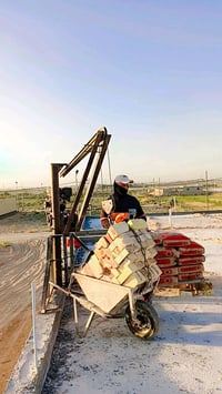 نوفر ونش تصعيد مواد البناء بشكل آمن وفعّال. المعدات لدينا حديثة، ونضمن...