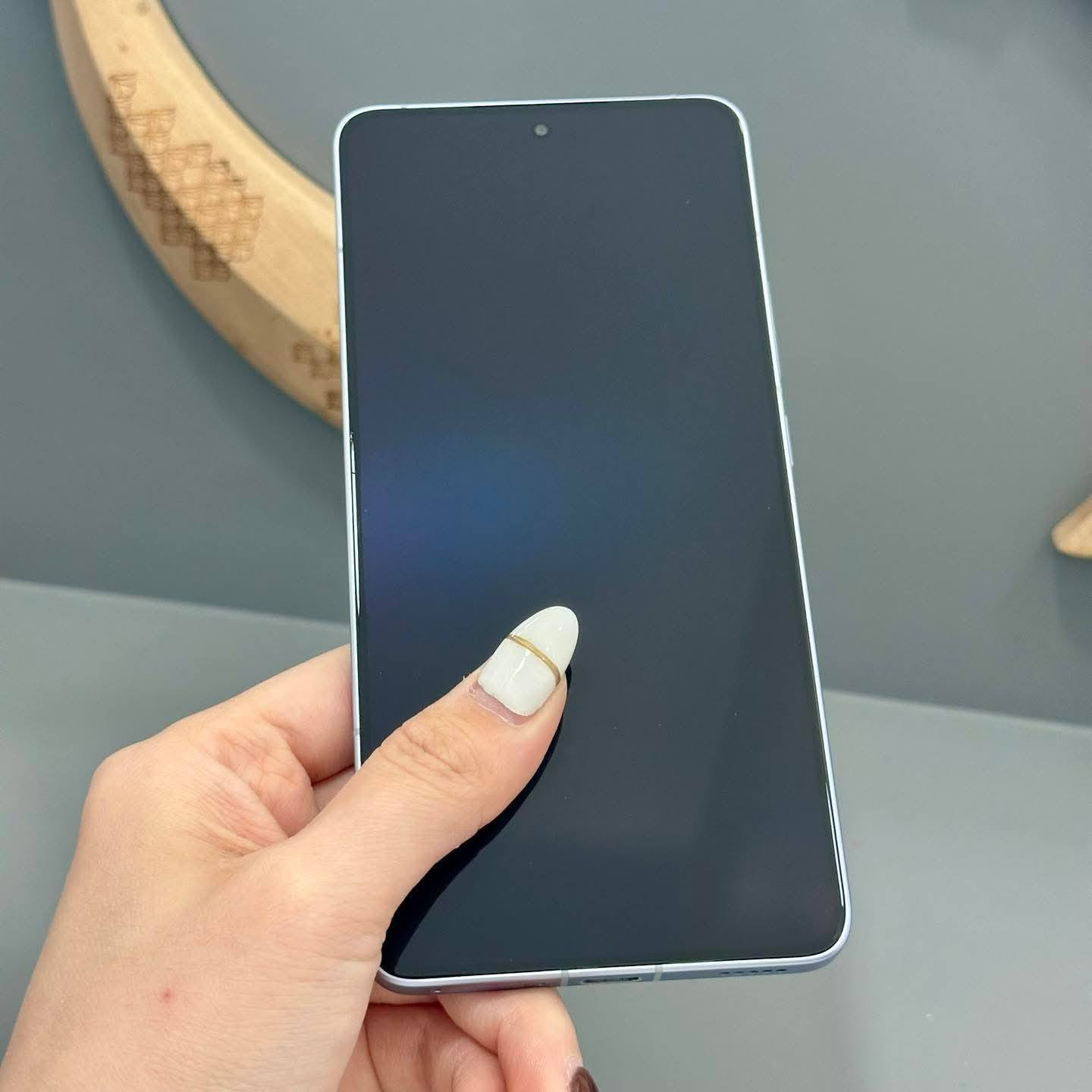 جهاز شاومي 14 تي برو للبيع
Xiaomi 14T pro  

نظام التشغيلAndroid 16 مع واجهة HyperOS 📱 

المعالجMediaTek Dimensity 9300+ (4 nm) 💪 

وحدة الرسوميات (GPU)Immortalis-G720 MC12 🎮
الشاشة6.67″ AMOLED – دقة 1220×2712 
معدل تحديث 144 Hz 🖥️ 

حماية ضد الماء والغبار IP68 💧 

الذاكرة العشوائية (RAM)12 GB 🧠 

التخزين الداخلي /  512  

الكاميرا الخلفيةثلاثية: 50 MP + 50 MP + 12 MP 📸 
الكاميرا الأمامية32 MP 🤳 

الفيديوتصوير فيديو حتى 8K/4K 🎬 

البطارية 5000 mAh 🔋 

الشحن السريع شحن سلكي 120 W + شحن لاسلكي 50 W ⚡
الاتصال5G – Wi-Fi 6/7 – Bluetooth 5.4 📶
الأبعاد والوزن 160.4×75.1×8.4 مم – 209 غرام 📏
المواصفات الإضافية مستشعر بصمة داخل الشاشة 🔐

وغراض الجهاز موجودة كامله + ضمان وكالة شاومي

عنواني :- نجف ملحق الروان
السلام عليكم اخوان
جهاز شاومي 14 تي برو للبيع
Xiaomi 14T pro  

نظام التشغيلAndroid 16 مع واجهة HyperOS 📱 

المعالجMediaTek Dimensity 9300+ (4 nm) 💪 

وحدة الرسوميات (GPU)Immortalis-G720 MC12 🎮
الشاشة6.67″ AMOLED – دقة 1220×2712 
معدل تحديث 144 Hz 🖥️    ببجي يدعم 120 فريم

حماية ضد الماء والغبار IP68 💧 

الذاكرة العشوائية (RAM)12 GB 🧠 

التخزين الداخلي /  512  

الكاميرا الخلفيةثلاثية: 50 MP + 50 MP + 12 MP 📸 
الكاميرا الأمامية32 MP 🤳 

الفيديوتصوير فيديو حتى 8K/4K 🎬 

البطارية 5000 mAh 🔋 

الشحن السريع شحن سلكي 120 W + شحن لاسلكي 50 W ⚡
الاتصال5G – Wi-Fi 6/7 – Bluetooth 5.4 📶
الأبعاد والوزن 160.4×75.1×8.4 مم – 209 غرام 📏
المواصفات الإضافية مستشعر بصمة داخل الشاشة 🔐

وغراض الجهاز موجودة كامله + ضمان وكالة شاومي

عنواني :- نجف ملحق الروان


**إذا كنت صاحب هذا الإعلان وتريد حذفه لأي سبب، رجاءا أرسل رسالة إلى الدعم الفني**