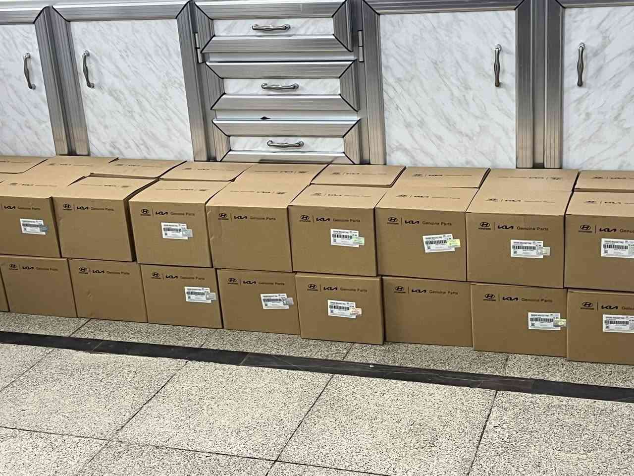 السلام عليكم شباب عندي اذاين جوه الباتري  مال النترا عدد ٥٠ /***********
