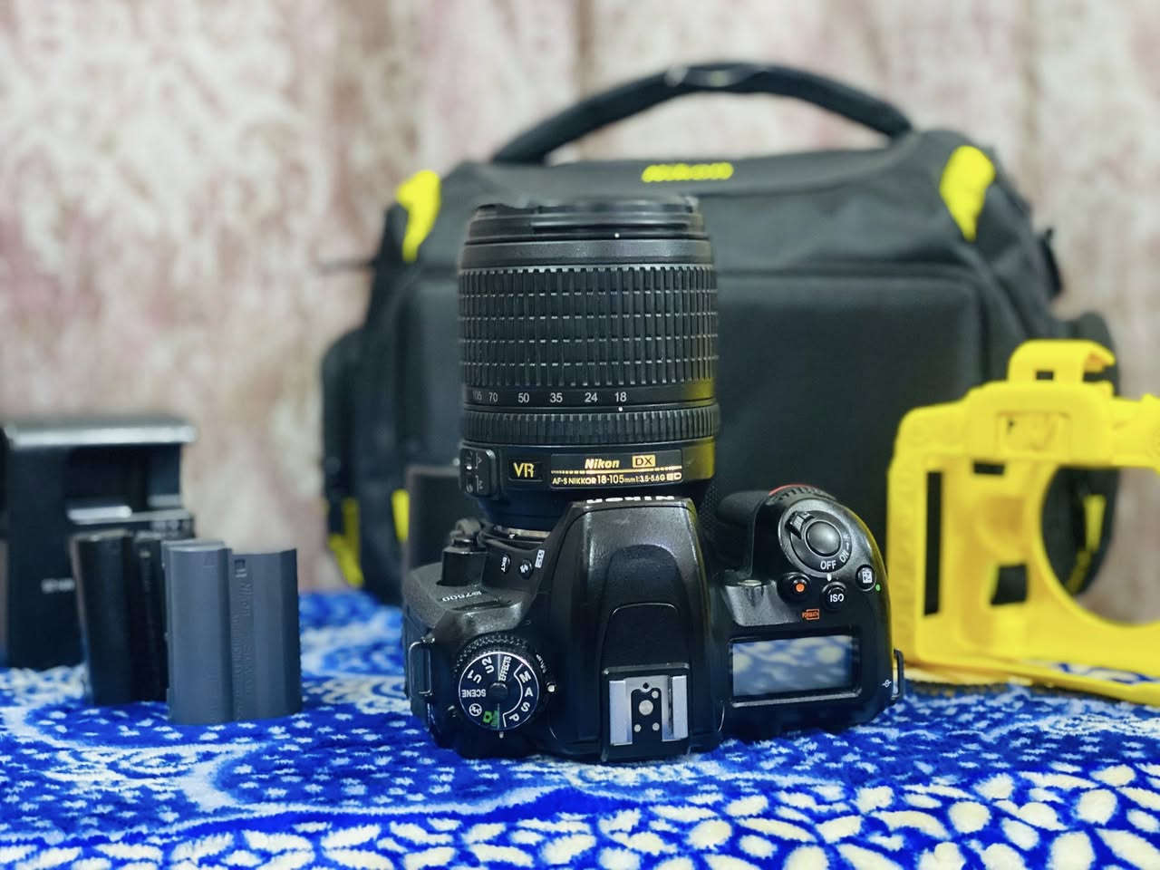 السلام وعليكم كامره نيكون 7500
الكامره استخدام قليل 
الملحقات شاحنه جنطه رام بطاريات ثنين هود جلاتين ***********
