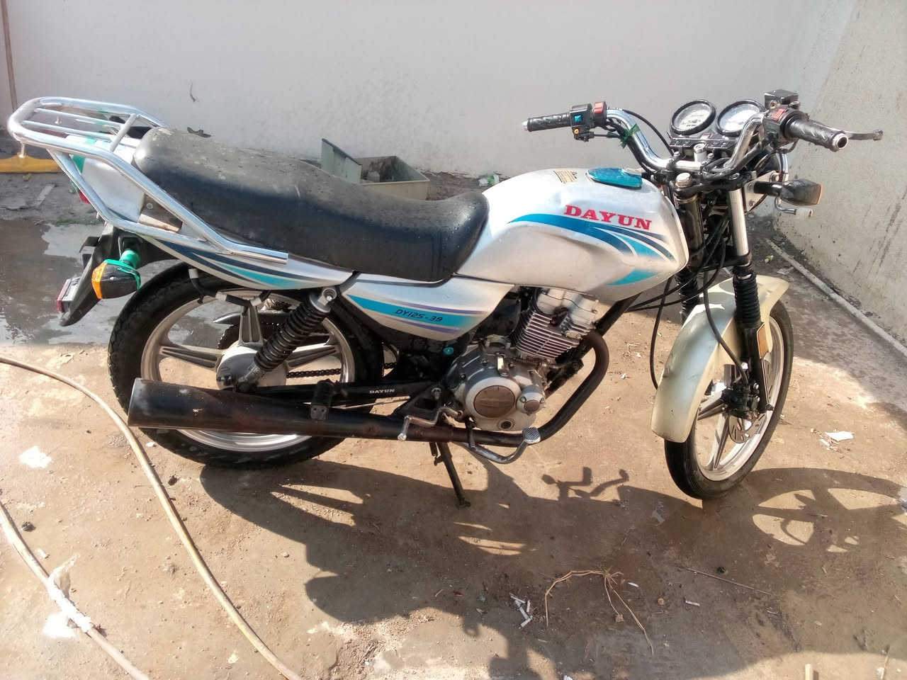 دايون عضم رصاصي موديل 20 كلك مكفوله  من السرقه موجود بليته ورقم شاصي كهربائيات كله شغاله الشراي بي خير ويدلل
***********
