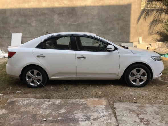 السلام عليكم *********** سيراتو 9 الشركه الدوليه سياره كلش نظيفه مكينه 1600 ماشيه 138 الف بيه صبغ الدوسه فقط وشبر بارد بالباب الخلفي الباقي كفاله والسونار بالصور موجود السياره جاهزه من كلشي رقم بغداد وبأسمي ومكانه بغداد عارضه ب109 وبيه مجال بسيط كلش ممتواجد على الفيس
