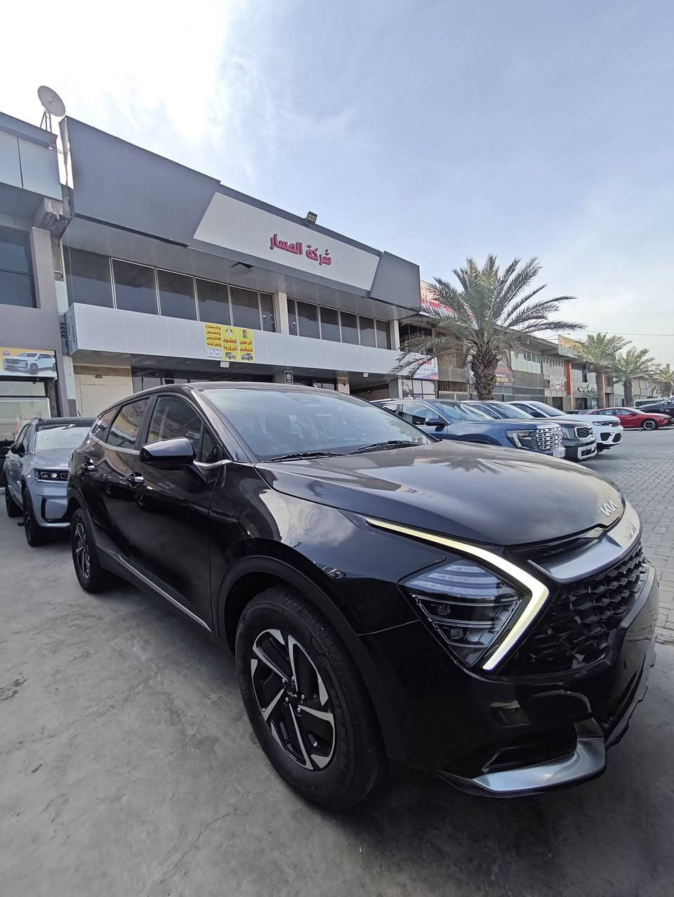 Kia Sportage Hybrid 
مرقم كامل بغداد تحويل ثاني يوم 
محرك 2400 4V تنفس طبيعي 
كير اوتوماتيك 
بصمه 
شاشه كبير بنظام الـ كار بلي 
سايد بريك دكمه
اوتو هولد
كاميرا دواره + حساسات خلفيه
نقطه عمياء 
اشاير بالمري
تشغل عن بعد 
ترحيب عن الاقتراب 
تبريد قطعتين 
السياره جديده ونظيفه جداً 
ب190 ورقه وبيها مجال للـشراي
 ***********
مكاني بغداد - بلديات
