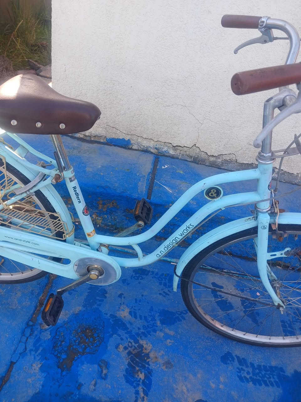 السلام عليكم عندي بايسكل بناتي حجم ٢٦ نظيف مابيه نقص اخو الجديد بشرط السعر 90 وبيه مجال قليل مكاني بغداد حي العامل ***********
