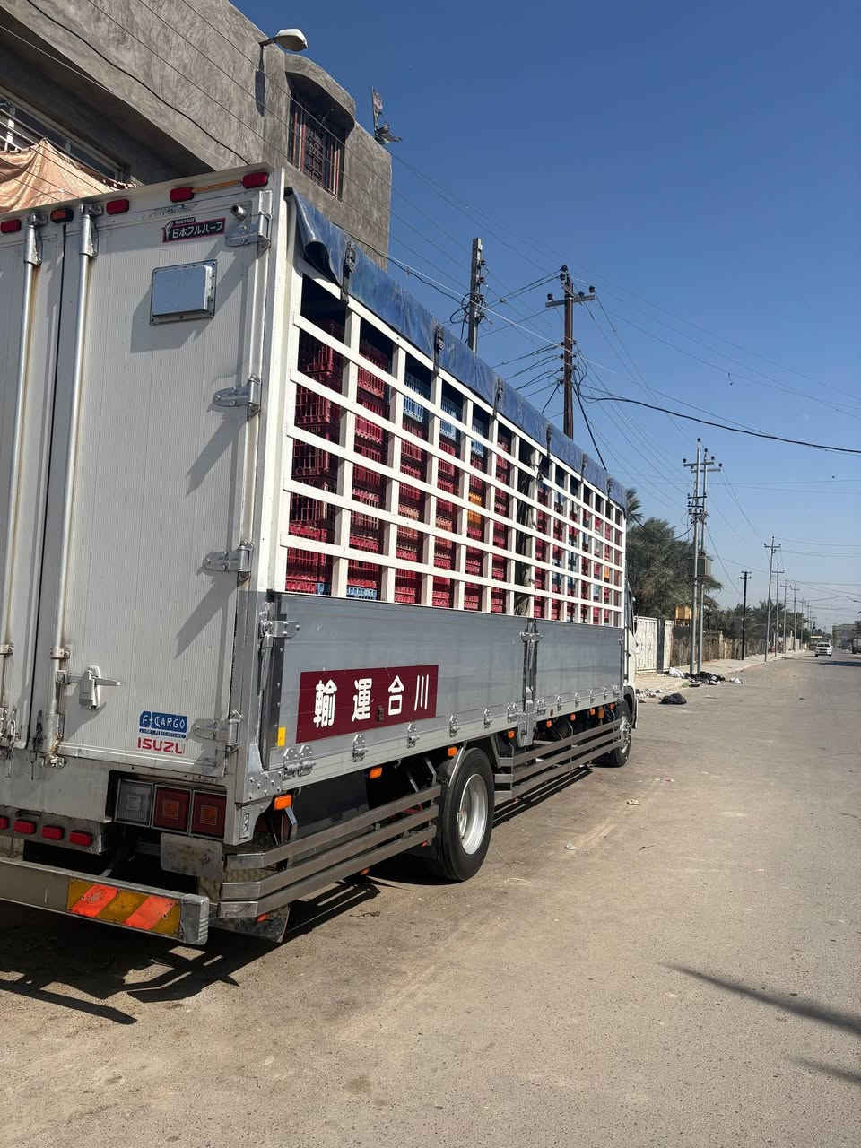 سلام عليكم 
هينو شيطان للبيع موديل ٢٠٠٦ الطول ٧ وربع مكينه عادي محسن جديده كصت يابان
تخم تاير ١٩ ونص
مابيه اي نقص السنويه باسمي شرط التحويل التصال على الرقم ***********
