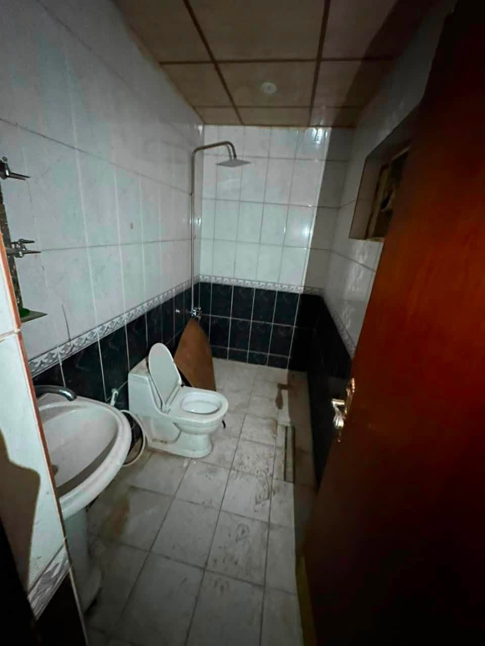 �✨ للإيجار في السيدية – بيت راقي ومميز ✨🏡
🌟 بيت بمساحة 150م
🛏️ يتكون من:
✅ 4 غرف نوم
✅ صالة واسعة
✅ مطبخ مرتب
✅ خدمات متكاملة
✅ كراج
✅ حديقه

💰 السعر:  مليون و350 قابل للتفاوض
 
📞 للاستفسار والحجز:
مكتب حلم عقاري للوساطة العقارية
📱***********
