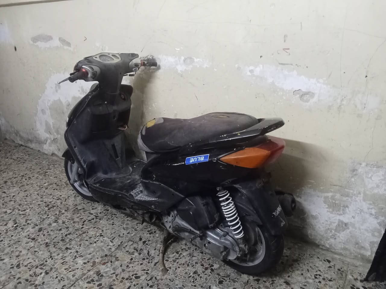 السلام عليكم دراجه سكنس نثية دراجه اوزيله كابريتر وباتري سعرها 200 قفل بغداد مدينه رقم الهاتف ***********
