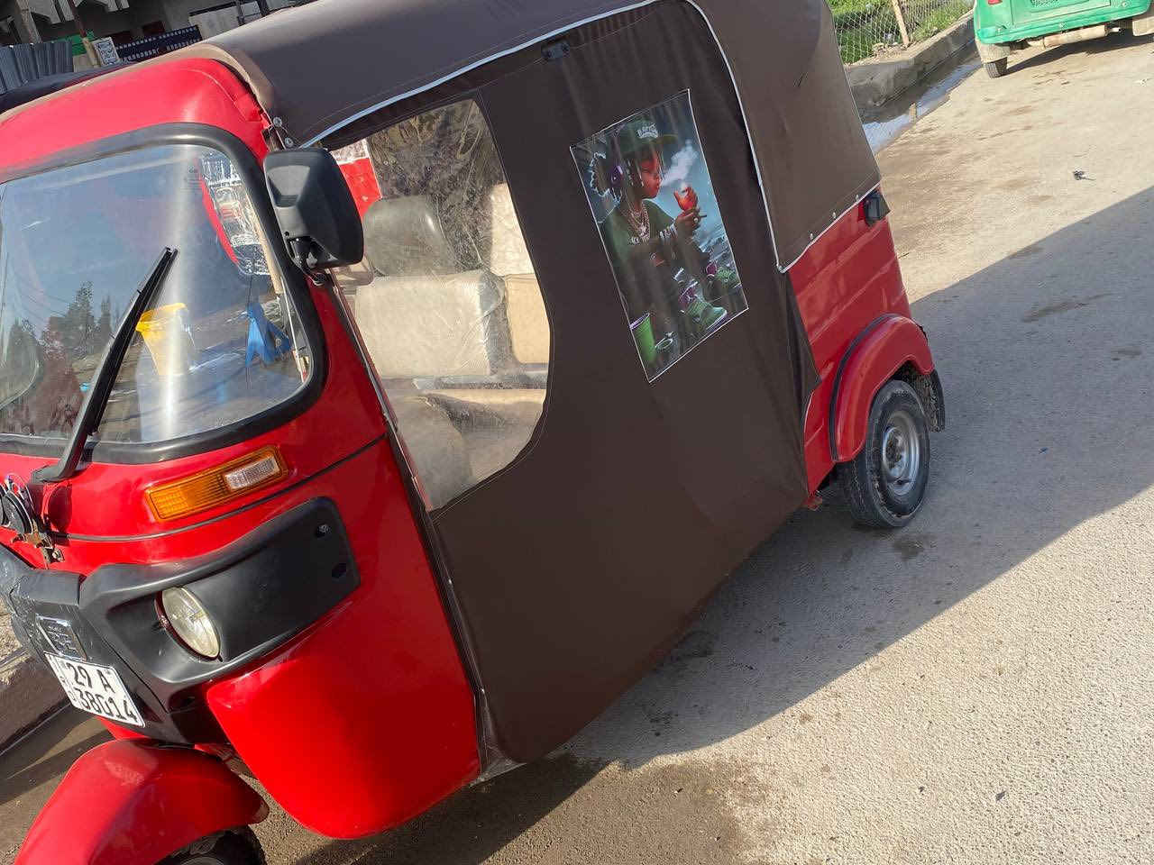 السلام عليكم تكتك للبيع موديل 2018 مكينه ٢٠رقم انكليزي سنويه جاهزيه تحويل ثاني يوم العنوان الزعفرانيه الرقم ***********
