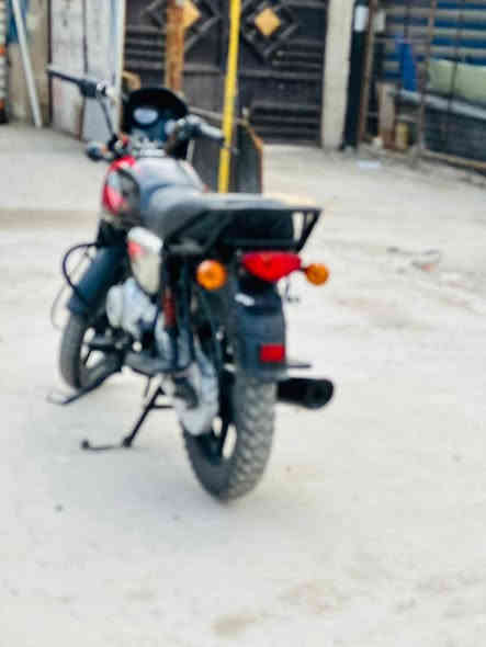 دراجة بوكسر 2021 مسجله 22 مكفولة من الضربه والشاصي مكفول كهربائيات كله شغاله بس المكينة بيها خيط تبخير بسيط جدا مرقمه شرط التحويل مكاني بغداد المشتل شارع المطبك السعر مليونين وبيها مجال بسيط جدا رجاءا رجاءا رجاءا الي ما يعجبه السعر يعبر المنشور رقم *********** ورقم الواتساب ***********
