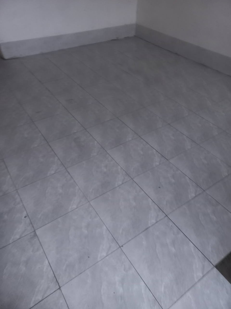 سلام عليكم نشتقل سرميك 
شقل حلو  
بسعار مناسبة 
***********
