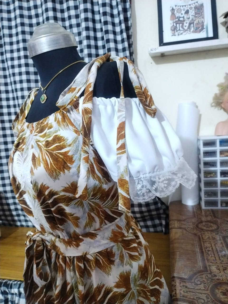 مساء الخير 
بنات افتحو الصور انتبهولي للموديل بي شرائط بالكتف  وتكدرين تتحكمين بيهم  فيونكات  او بدون يصير  نص ردن او علامة اكس حلو تكدرين تغيرين بي مثل متحبين 🌺اي موديل قابل للتنفيذ مكاني الكوت منطقة تموز متوفر خدمة توصيل لجميع مناطق الكوت والمحافظات


**إذا كنت صاحب هذا الإعلان وتريد حذفه لأي سبب، رجاءا أرسل رسالة إلى الدعم الفني**