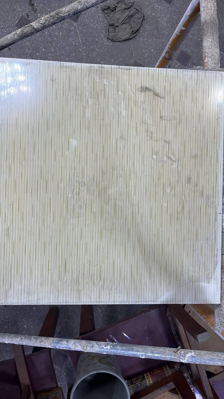 سلام عليكم عندي 1400 قطعه مستعمل بس نضيفات 
حجم 60 
للبيع مكان بغداد قرب باب الشرجي 
***********
