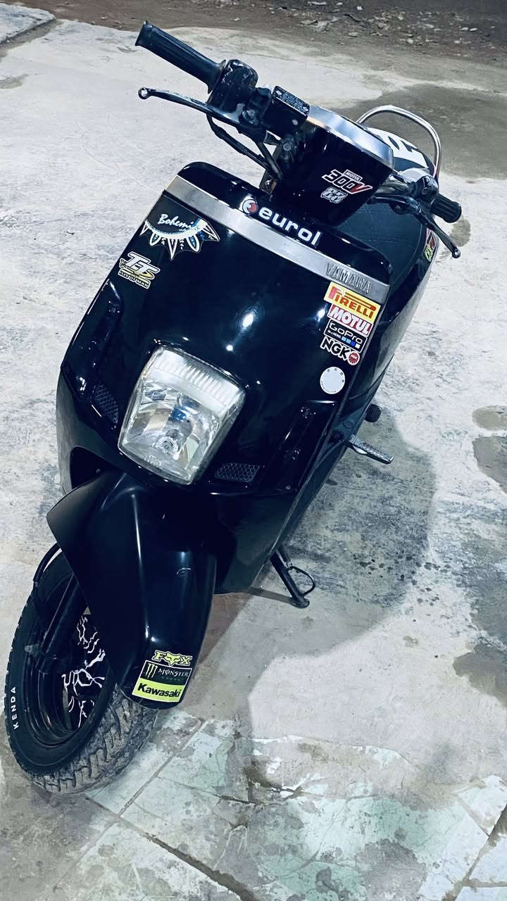بوليس مسطره
نظام  حقن الوقود نوزل 
سعة المحرك 110سي سي 
سعة خزان الوقود 4.700 لتر 
محرك أحادي الأسطوانة 
وزنها 90 كجم 
مساحة تخزين كبيره 
تحت المقعد 

مختصر الدراجه نضيفه لوك وبعدها ما ماشيه مال جناي صالها سبوعين من نزلت من الرمبه وداخله أدامه كامله  اي نقص ما بيها واي دكت دوانص ماكو خلاص بانزينها كله محسن تجي وتشوف بعينك عيبها الوحيد ونقصها هيه شاشتها محتركه وتصلح بـ 15 
للتسفسار خاص 
ورقم ***********
