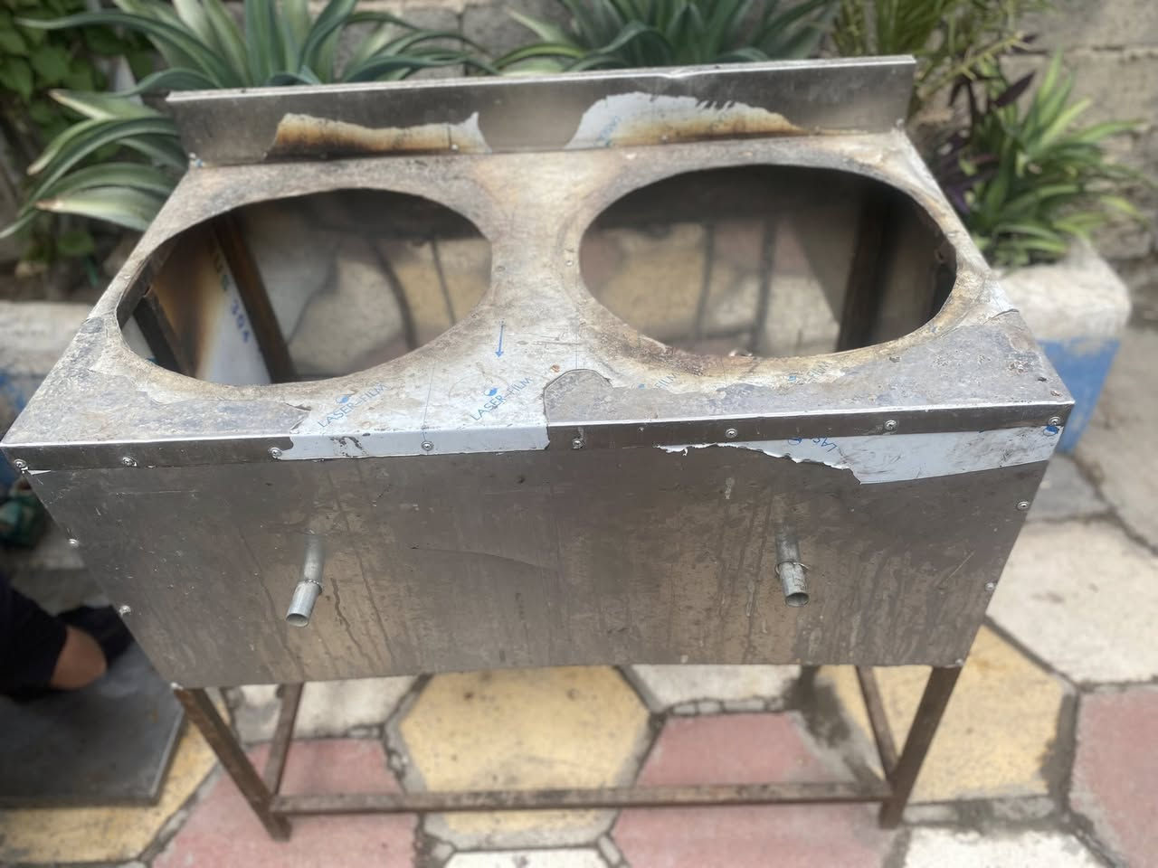 السلام عليكم غراض نظيفه قليل الاستخدام للبيع 
عنوان بغداد حي العامل 
الاستفسار ***********
