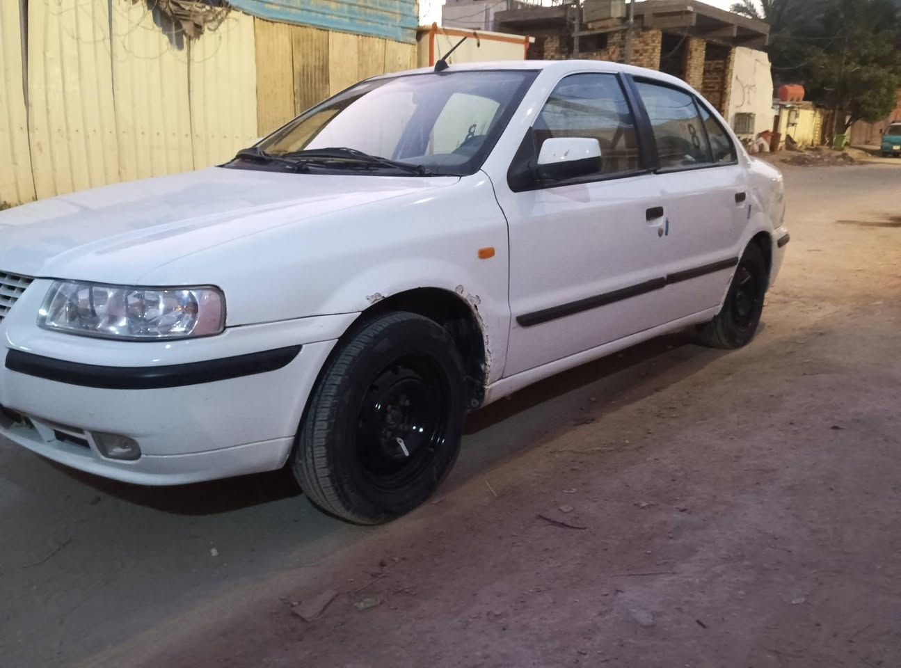 سمند موديل 2011 رقم بابل بسمي سنويه ساقطه  سياره عل ايدي من شركه كير محرك حداديه تخم تاير كهربائيات كله شغاله تبريد بي بوري طاك سياره كلش حلوه وترايه احلى بعد سعره 39وبيه مجال حك الجيه مكاني بل الحله سياره حلو بيه خياس بدوسه فقط بحافته دوسه ***********
