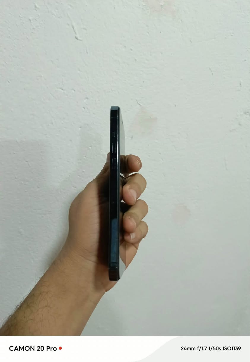 السلام عليكم أيفون 12بروماكس سعر375الف للبيع فقط ذاكرة256 مبدل شاشة+بطارية عنوانى كركوك رقم موبايل-***********
