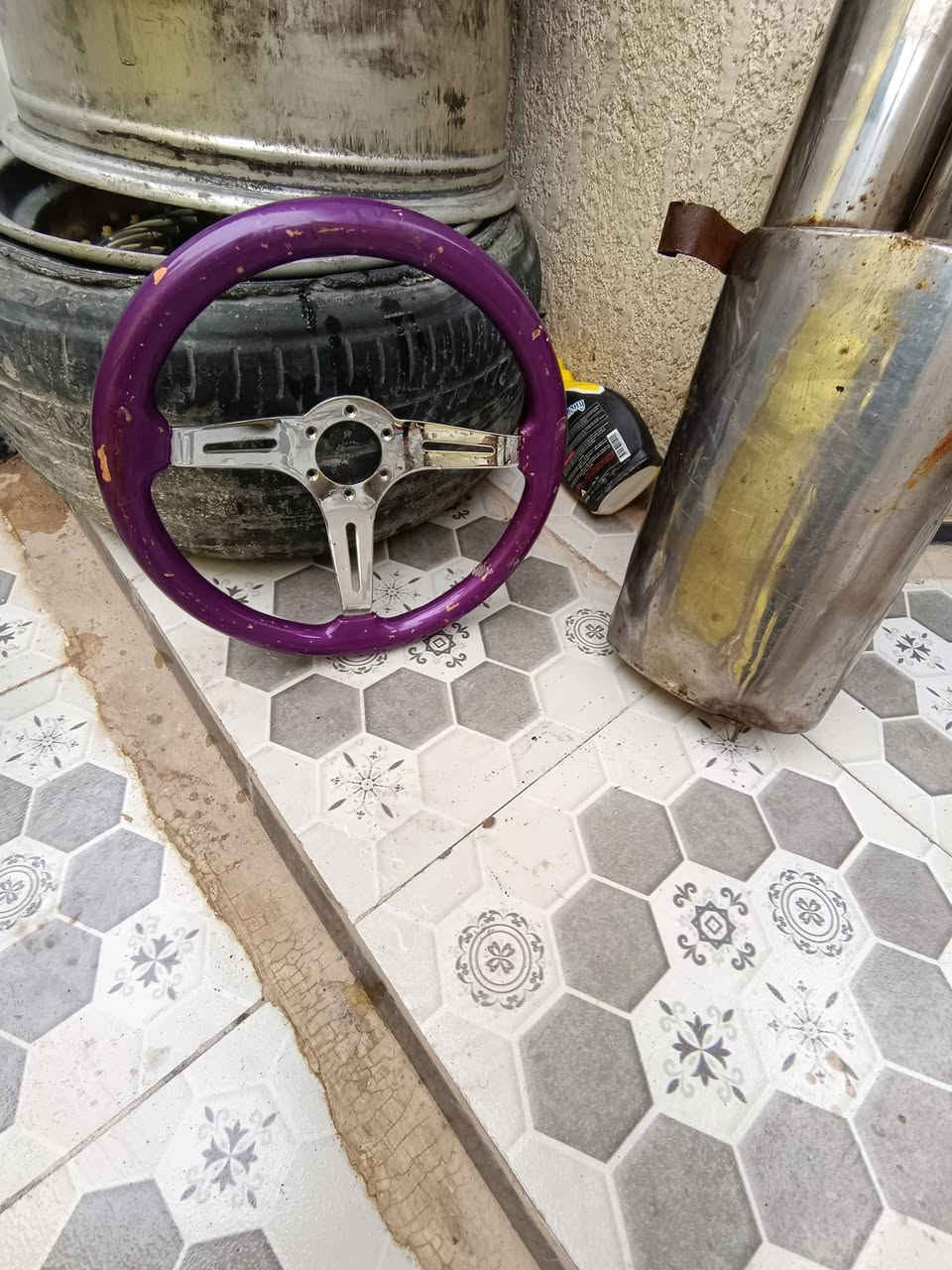 السلام عليكم غراض 36 للبيع 
عربانه كامله 200
اكسل 120
مازدات زوج 40
سبويلر رياضي عالي 50
دركه رياضه 25
دشبول حاويه ايرباك 100
كيجات 260 50
اسطاب اكسلات اماميه كامله 120

مكاني كوت توصيل موجود 
***********
