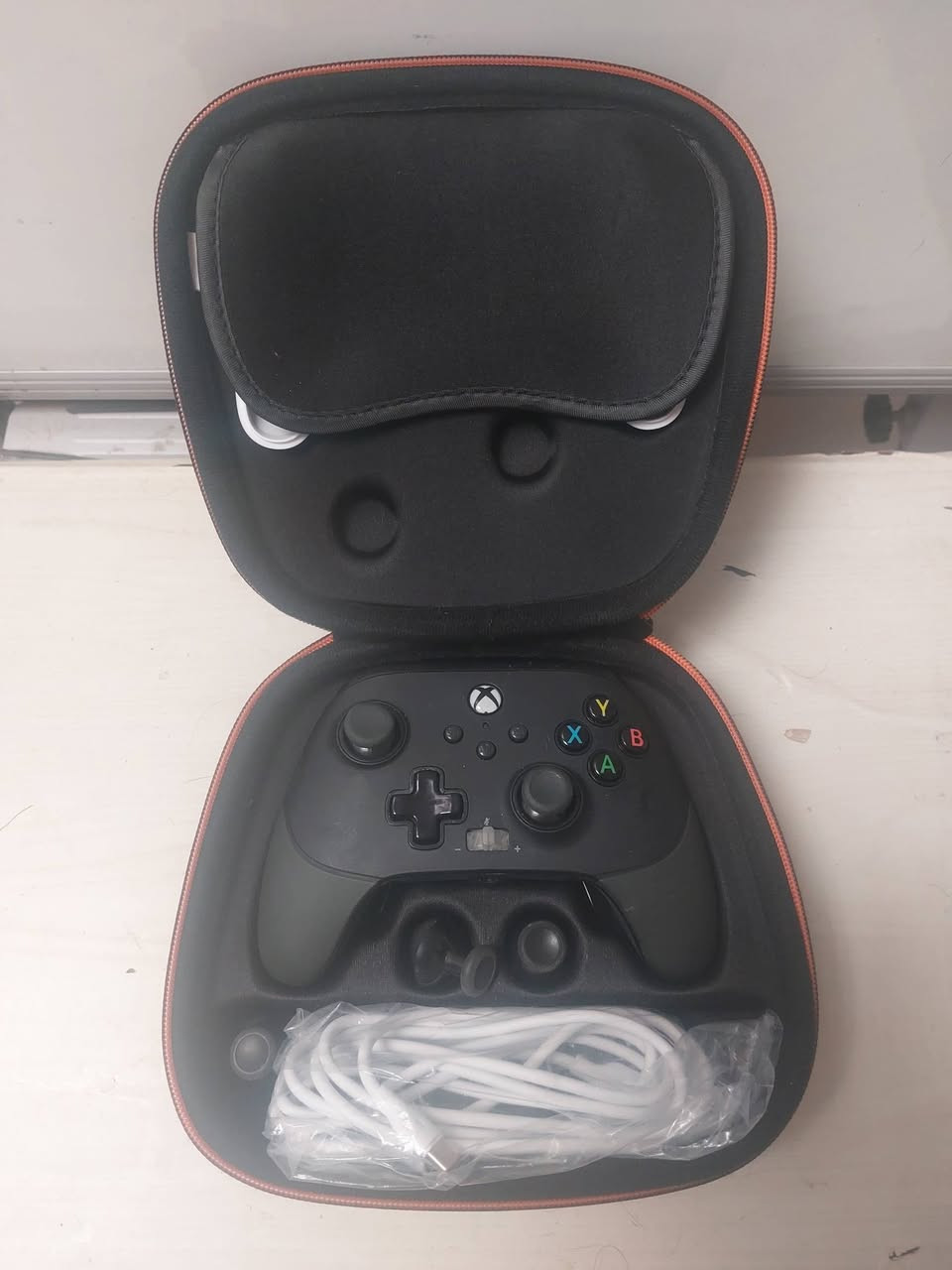 يدة Power A | Fusion Pro 2 الاحترافية للبيع.
السلام عليكم.

للبيع Controller PowerA Fusion Pro 2 الخاص بـ Xbox Series X|S

يجي ويا:
✅ الكارتون الأصلي
✅ الكيس الأصلي (Premium Storage Case)
✅ الكيبل
✅ الـ Pro Pack ويا البادلز الخلفية
✅ Thumbsticks إضافية
✅ Faceplate إضافية
✅ الكتيبات والملحقات الأصلية

حالة الكنترولر جيدة بشكل عام، وجميع الأزرار والميزات شغالة، فقط زر الـ D-Pad (فوك) بيه مشكلة وما يشتغل، وتم تعويضه حالياً عن طريق برمجة أحد البادلز الخلفية حتى يؤدي نفس الوظيفة.

السعر: ٦٠,٠٠٠ دينار
بيه مجال بسيط بالسعر للجادين.

الشحن متوفر إلى جميع محافظات العراق.

للإستفسار أكثر تفضلوا خاص و آني بالخدمة.


**إذا كنت صاحب هذا الإعلان وتريد حذفه لأي سبب، رجاءا أرسل رسالة إلى الدعم الفني**