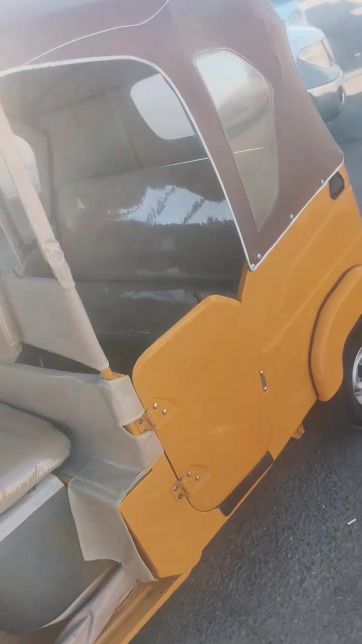 تكتك كلش نضيفه وحلوه وجاهزه الشغل ما بيها نقص مديل 22
رقم وسنويه سعر  ثمانيه وربع وبيها مجال حك الجيه  تصال وتساب وعادي ***********
