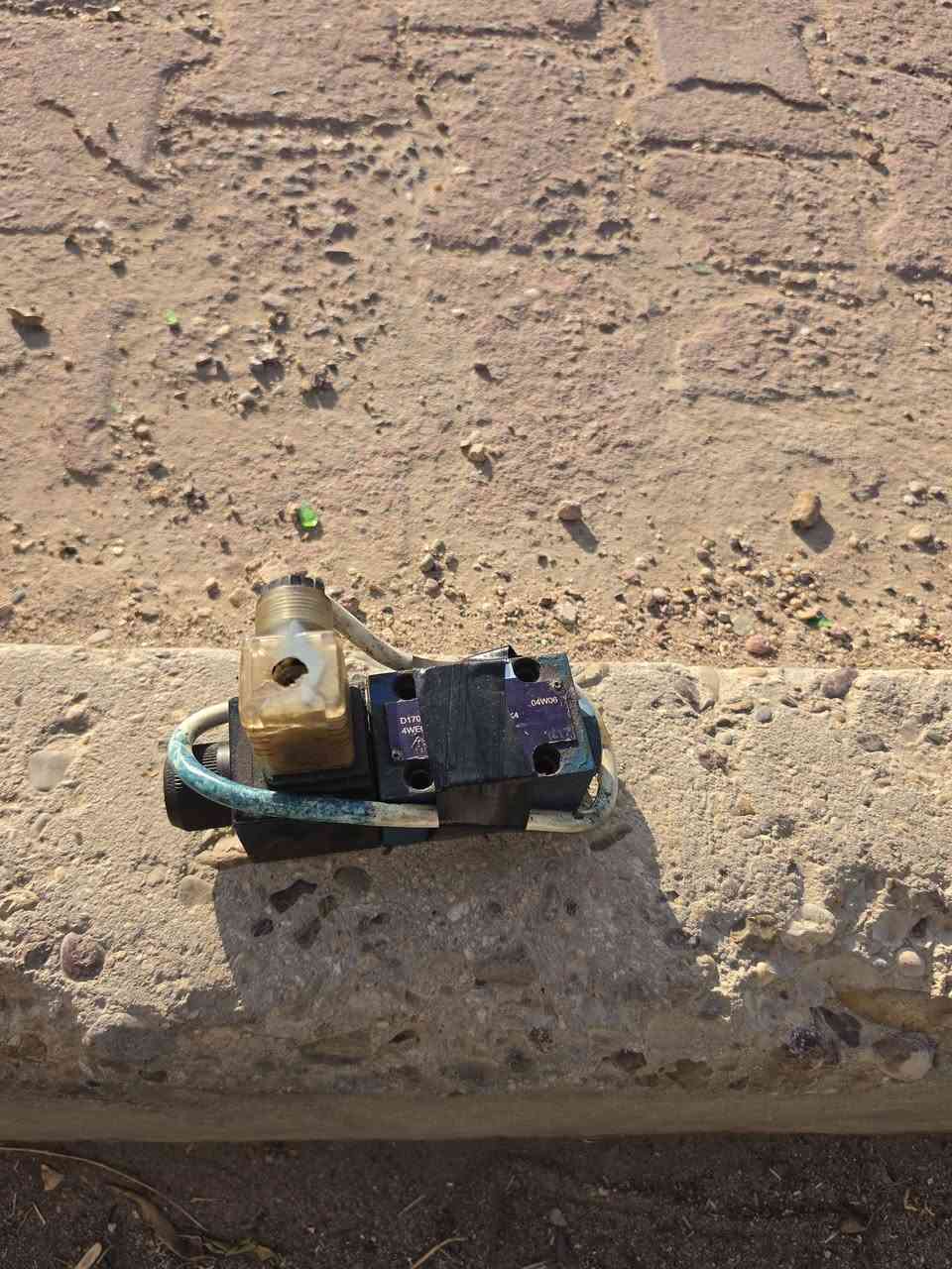 للبيع قطع حفاره هيتاشي الرقم ***********
