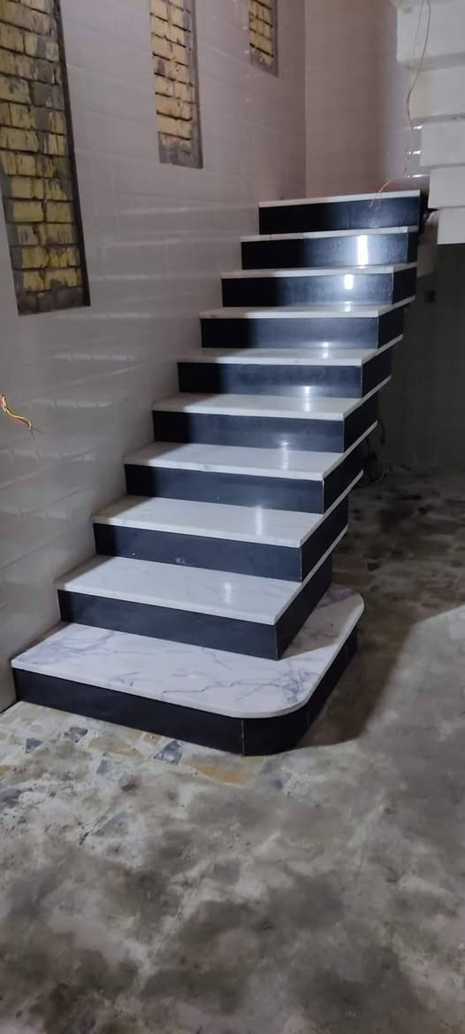 السلام عليكم خلفه درجه اولى شرط مهندس اطلع متر وع اليوميه والماعنده يدلل شرط شغل فول بايه ومرايه سيراميك بورسلاين مرمر ديكور حجر كولشي اشتغل يخص التغليف ارضي جداري للتواصل ***********و ***********
