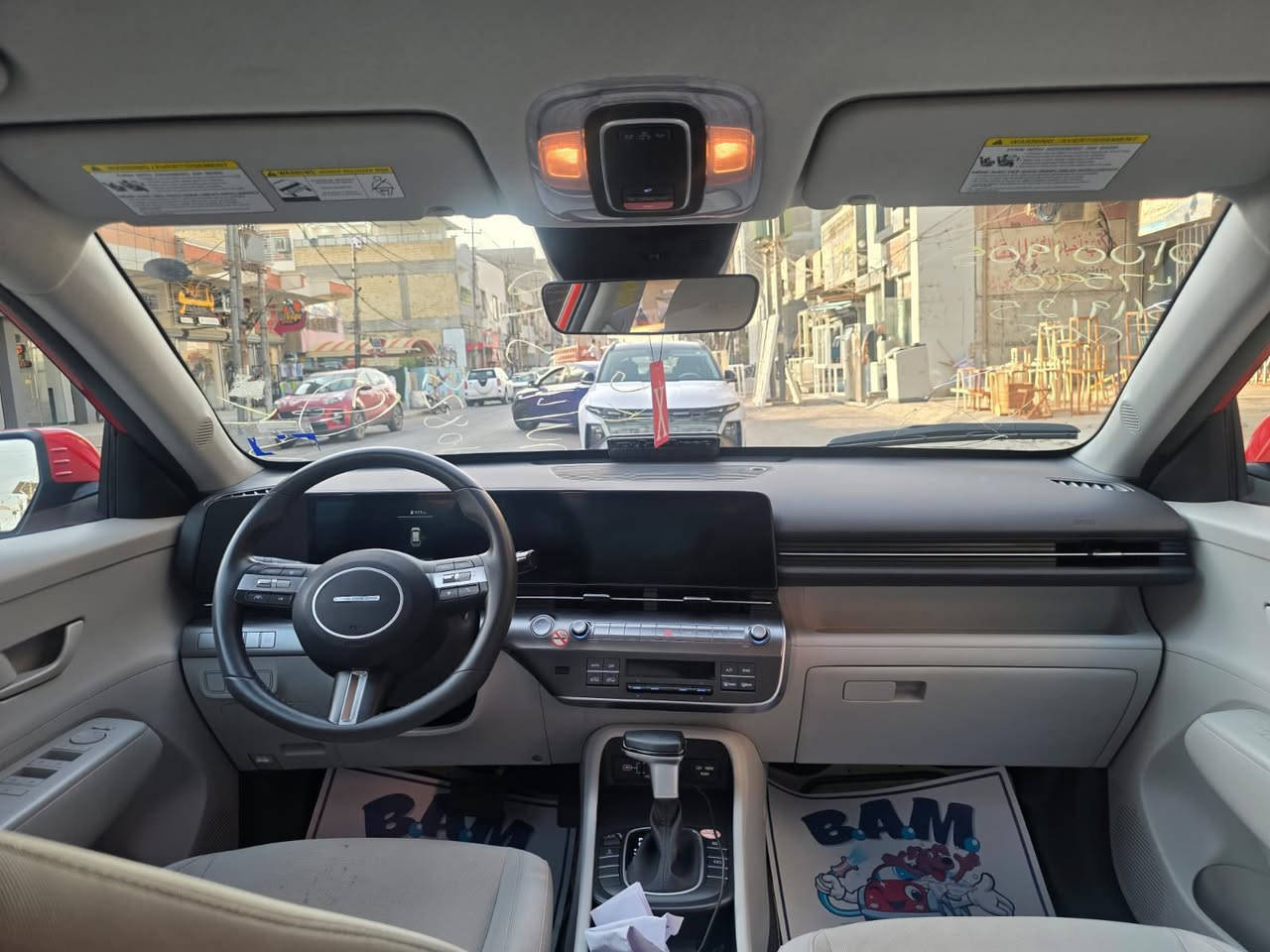 هونداي كونا وارد امريكي حادث موضع بل صوره بدون قطرت صبغ فقط دعاميه وجبته نفس لون  يعني سياره كلين 
لد امامي نهاري + لايت عدسة
محرك 2000 دوش المرغوب
تحكم ستيرن كامل جهتين
نظام نزول منحدرات + ABS
ايرباك دركه فقط
شاشة ابل كاربلي واندرويد اوتو مع كاميرا
حساس امامي خلفي + نقط عمياء
 اشارة بالمراية
رادار امامي خلفي جانبي مع توقف تلقائي 
شاحن وايرليس
درايف مود
السبير والعدة مالتها مانازلات من الشركة
كتلوكاتها موجودة كاملة  
عر 175 ورقة وبي مجال 
المكان بغداد  الدوره***********
