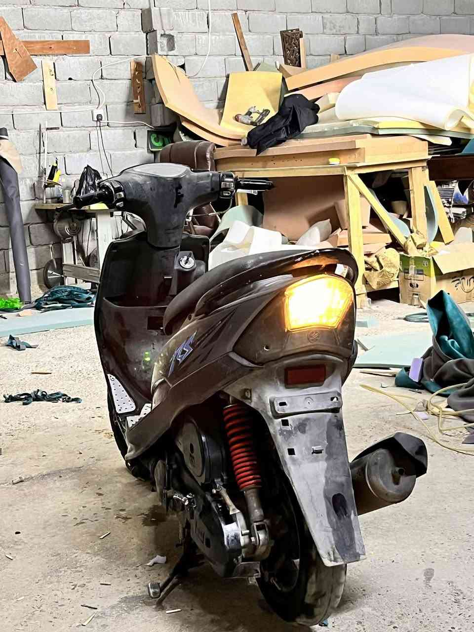 سلام عليكم دراجه عدله للبيع دراجه خرسه لا نضوح لا تبخير دراجه كلش حلوه مكينه بلاديه ما مفتوحه ***********
