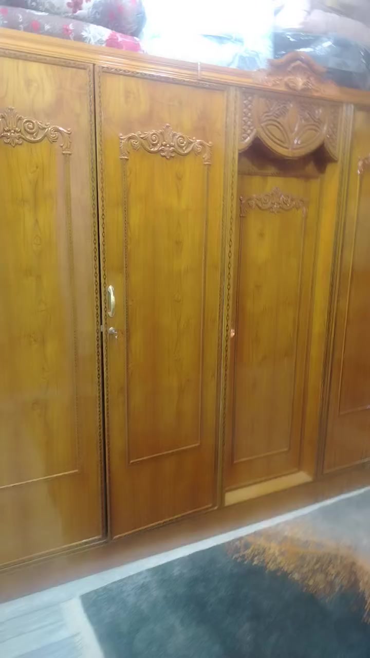 سلام عليكم غرفه اخشاب للبيع 5 مليم استعمالها سبوع فقط جديده ثلاجه وياها للبيع وغساله وتلفزون بلازما يعني غرفه اخشاب كامله للبيع هيه وغراضها والشراي بي خير ويدلل هذا رقمي ***********
