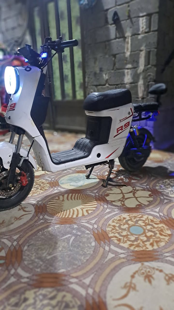 دراجه شحن نوعيه R9 دراجه نضيفه سعر دراجه 300 الف بيه مجال بسيط للتواصل رقم *********** مكاني البصره قضاء المدينه ابو غريب
