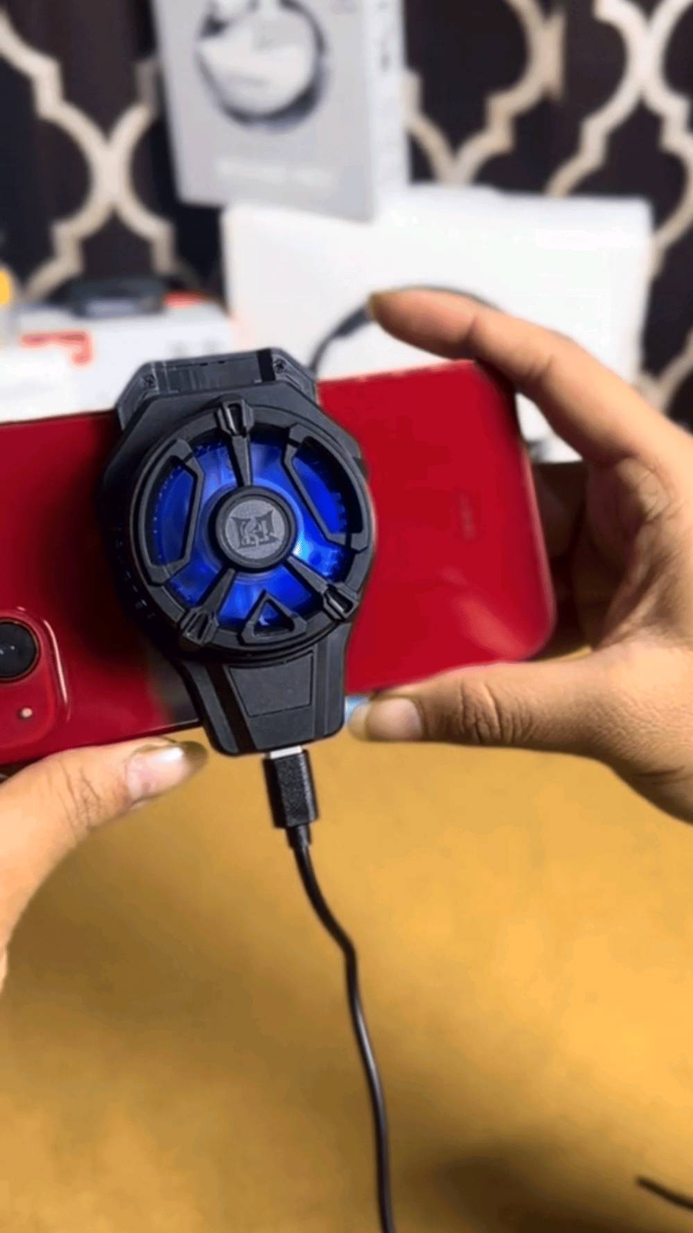 جوالك يسخن ويعلق عليك بنص قيم الببجي واللايف؟ 📱🔥

مبرد الهواتف الاحترافي المطور وصل لينقذ حماسك! 🔥

تقنية تبريد أشباه الموصلات الفورية تجمد حرارة الجهاز بثواني ✨

شاشة رقمية توضح مستويات التبريد مع إضاءة RGB خرافية 🦾

مشبك مرن يركب على أي هاتف بكل ثبات وبوزن خفيف 65 غرام ✨

يمنع اللاغ تماماً ويحمي بطارية ومعالج جوالك من التلف 💎🌬️

اطلبة هسة والعب بسلاسة وبدون أي حرارة!