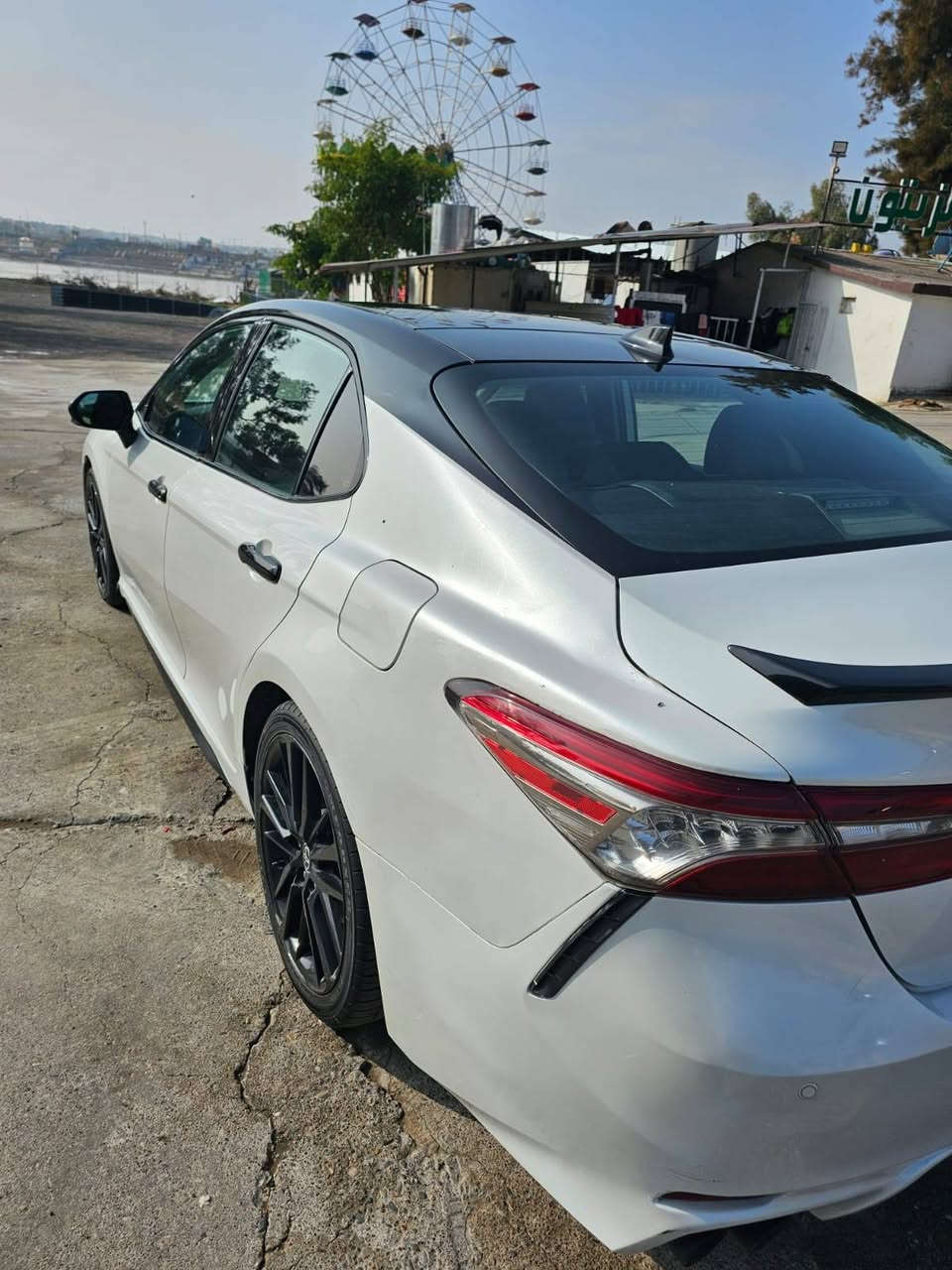 للبيع: تويوتا كامري 2023 XSE V6
فول مواصفات 6 سلندر بارنوما فتحة سقف 
--- تفاصيل السيارة:
ماشية فقط 52 ميل 
فول مواصفات + داتاشوو (فتحة سقف بانوراما)
سقف اسود بلادي 
حادث جامغ الامامي  وباب السائق وشبرين من تكمة   وجاملغ الخلفي صفحة سائق ربع تعديل بارد ايربك بارده طاك فقط  استرين ودشبول سليم البجم والخلف كبس 
---
 مواصفات تويوتا كامري 2022  XSE V6 – المواصفات الكاملة:

 المحرك والأداء:
محرك V6 سعة 3.5 لتر
قوة 301 حصان
قير أوتوماتيك 8 سرعات
كاميرا 360 درجة 4 كاميرا 
تبديل سرعات من المقود (Paddle Shifters)
الون ابيض صدفي 
نمط قيادة سبورت  + عادي + اقتصادي
 الراحة والداخلية:
مقاعد جلد رياضية
مقاعد أمامية كهربائية مع ذاكرة
تبريد وتسخين للمقاعد الأمامية
شاشة كبيرة وسطية تعمل باللمس
شاشة عدادات رقمية
نظام صوتي JBL فاخرة
تحكم كامل من المقود
شحن لاسلكي للموبايل
إنارة داخلية محيطية LED
تشغيل بصمة + دخول ذكي
 السلامة والتقنيات:
كاميرا خلفية + حساسات أمامية وخلفية
نظام تثبيت السرعة الذكي (رادار)
تحذير مغادرة المسار
مساعد البقاء في المسار
نظام النقطة العمياء
نظام المكابح التلقائي للطوارئ
وسائد هوائية كاملة
نظام مراقبة ضغط الإطارات (TPMS)
 الخارجية:
تصميم رياضي هجومي
جنوط ألمنيوم مقاس 19 إنش
أنوار أمامية وخلفية LED
فتحات تهوية أمامية
مخرجين عادم مزدوجين 
سيارة مواصفات واحد على واحد فول ماعدها داخل احمر واسترين هيتر 
---السعر مناسب 223 
***********
***********
العنوان الموصل
