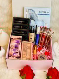 طقم مكياج • ١٠منتجات • توصيل العراق