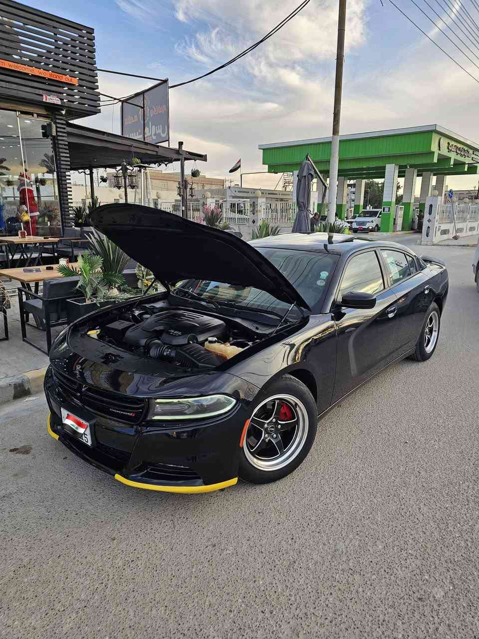 *سلام وعليكم من رخصت الأدمن*
للبيع دوج جارجر ( SXT / PLSبلص)موديل (20 أصل) ستوك وراد كندي فول مواصفات فتحه سقف لون أسود لامع رقم بغداد دولي مشروع وطني بأسمي تحويل مباشر بأسم المشتري بدون أيرباك سيارة ضررها سطحي بدون دواخل وأيرباك حافة تكمه رشه وجاملغ امامي وبنيد اصلي مبدل ولباقي كفاله عامه .جاهزة ع أخير حباية
*المواصفات*
١/محرك 3600/V6 مكفول تو ويل يعني دفع خلفي
٢/كير طيارة 8 نمر كفاله
٣/فتحه سقف 
٤/كامرة خلفية دوراة
٥/كشنات تحكم جلد تدفئة تبريد
٦/فانات خليجي دبل مروحه
٧/تدفئة تبريد كله شغال
٨/شاشة كبيرة تحكم ستيراً
٩/ويل ويلد مع تخم تاير وحساسات
١٠/منضومه زنون كاملة
١١/حدادة وأدامة كاملة ع سيارة وماء زيتي
سيارة فول ومعروفه مواصفاته مال بيت كلش جديدة وجاهزة ان شالله بيع فقط بدون مراوس عنواني البصرة رقمي(***********)
السعر (222)جوة سوك وبيه مجال للشراي وبالخدمة ان شالله علماً ان صور بتاريخ اليوم .
