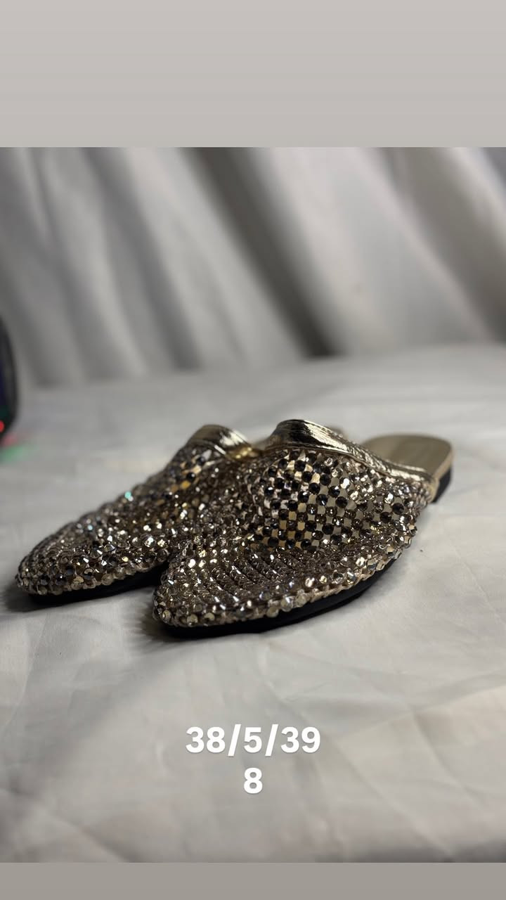 السلام عليكم حبايب احذيه وسليبرات واكو ملابس الى يحب يحجز يتواصل خاص ربي يرزقنا ويرزقكم ♥️🔥 حسابات انستا وتيك توك لايف يومي ملابس واحذيه وميكاب ومنزلي 4.nzl


**إذا كنت صاحب هذا الإعلان وتريد حذفه لأي سبب، رجاءا أرسل رسالة إلى الدعم الفني**