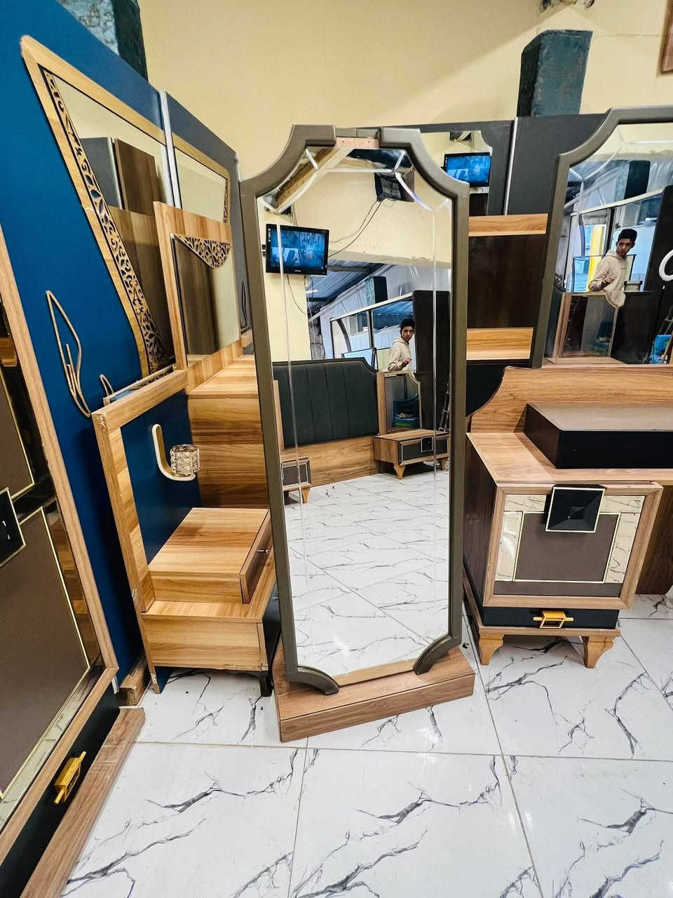 غرفة تركيأ مودرن كوالتي الاصلـي🦾
🚪8 قطع
 نظام سلايت💢+ اثنين أبواب ⚡
🪞 جام برونزي أنيق

🧵 قماش وتر بروف أصلي

✨ نظافة 80بل 💯

💵 السعر 700قفل🔒

 شد ونقل مجاني داخل بغداد 🚚

يوجد توصيل محافضات بكروه


**إذا كنت صاحب هذا الإعلان وتريد حذفه لأي سبب، رجاءا أرسل رسالة إلى الدعم الفني**