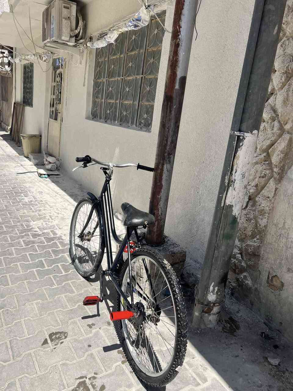 السلام عليكم بايسكل بطه للبيع بايسكل حلو عوزه بس ولف وبوري مال سرج مالته قصير تايرات نضيفات بدلتله جوب وتاير وبريك خلفي رايده ب 35  وبي مجال مكاني بغداد حي العربي 
***********
