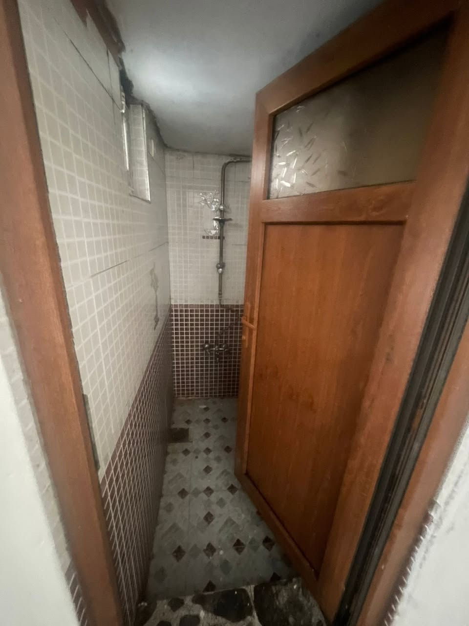 #دار للإيجار طابق ارضي بناء حديث  موقع جدا مميز

#العنوان كركوك  - حي عدن - قرب ثانوية عدن 

المساحة 125  مـتر  الواجهة 5 

غرف نوم عدد 2 نظام ماستر  - استقبال - هوب - مطبخ  - صحيات  - كراج سيارة  -

 للاستفسار الاتصال *********** رشوان المفرجي 
 ‭ ٠٧٧٣ ٤٥٩ ٢٧٦٩‬ ‬

 يتوفر واتساب - تلكرام  

او مراجعة مكتب [ البيرق للعقارات ]حي عدن سايدين مدينة العاب كركوك  قرب جامع تحسين صوراني مقابل ثانوية امداد للبنات
