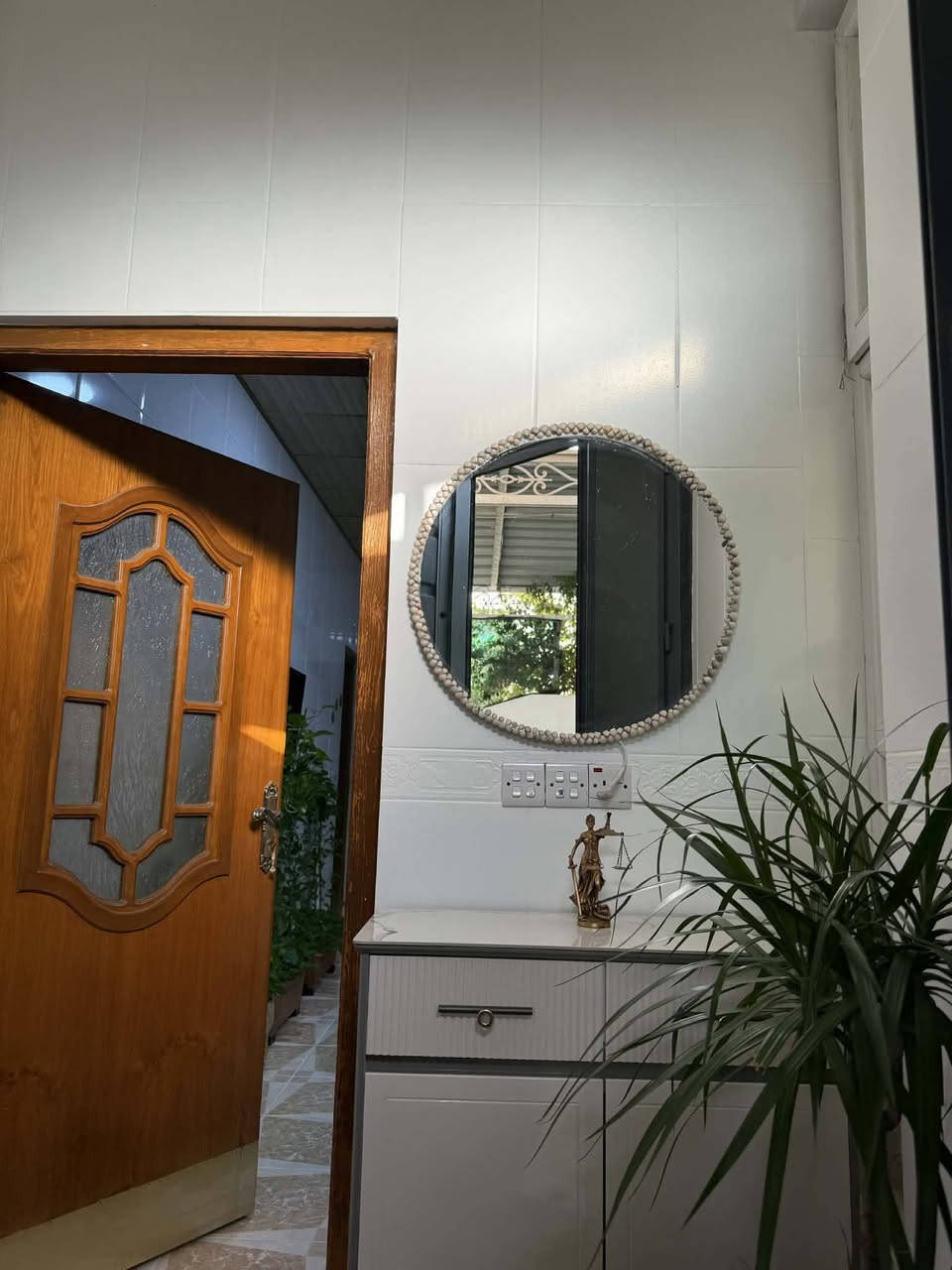 #دارطابوملك صرف
بأسم شخص واحد 👍🏻 بناء جديد نظيف جدا جدا 💯
   ٢٥٠ م  ركن  📌👍🏻على ٤ شوارع  مكان مميز قريب من مدارس
• شارع ٢٠
قريب من سايدين المرور القديم
، نظام كامرات
البيت للبيع او مراوس 👍🏻👍🏻

#طابقين
#مساحه ٢٥٠م واجهه ٢٥ * ١٠م .
#مواصفات
الطابق الارضي  

غرفتين نوم 🧱 استقبال 
مخزن
هول
• مطبخ
صحيات داخلي وخارجي غربي وشرقي 
درج داخلي وخارجي  كراج

ط 2
غرفة نوم
هول   مطبخ كبير    استقبال كبير -
صحيات

#الموقع
#كركوك #قادسية ثانية قريب من المرور القديم فرع المجمع الطبي

   للاستفسار    ***********
