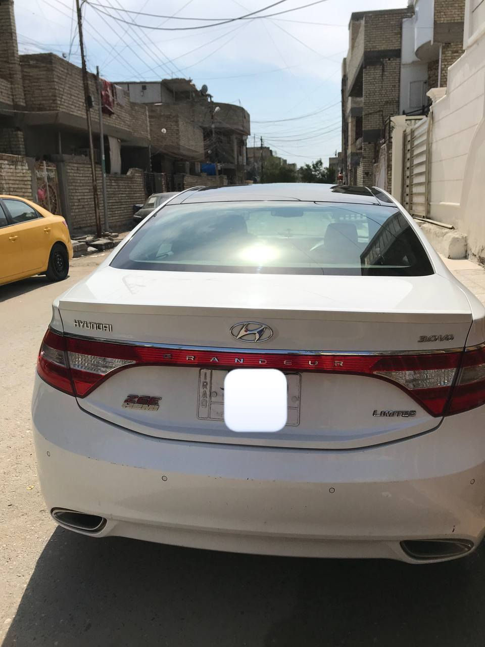 السلام عليكم
ازيرا موديل 2012 فول مواصفات خليجي 
السياره مكفوله من الضربه ولصبغ ولبارد ماعدا الباب الخلفي مصبوغ فقط وبيهه طخه خفيفه بلهلال مال جاملغ الخلفي موضحهه بلصوره باقي السياره كلهه مكفوله وسونر موجود 
مكينه 3000V6
مكينه وكير مكفولات 
رقم السياره بغداد بسمي تحويل مباشر 
سنويه 2026
صدر نظيف 100٪
تايرات جديده 
كهربائيات كلهه شغاله 
حساس امامي وخلفي 
بلكات نوزلات فيتبم كله جديد 
نواقص السياره 
الجامه الخلفيه متنفتح 
والمرايه الجانبيه جهه السايق ماطورهه ثكيل 
اما باقي السياره كلهه مكفوله 
مكان السياره بغداد 
السعر ١٣٠ وبيهه مجال 
***********
