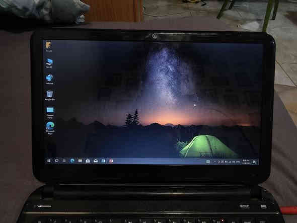 لابتوب نحيفة ماركة hp كيبورد عربي 
فقط بيها وايفاي ما يشتغل حاطله قطعة خارجية 

مواصفاتها :
Ci5 جيل ثالث
رام 8 كيكا
هارد 500 كيكا
بطارية جديدة اشتريتله غير مستعملة 
شاشة 14 انج

سعر 135 الف 
مكاني بغداد 

ملاحظة : فرمتتها وندوز 10 برو ومنصبلها اوفيس 2013 عربي

وتتدللون
للتواصل واتس اب
 *********** 
مكاني بغداد
