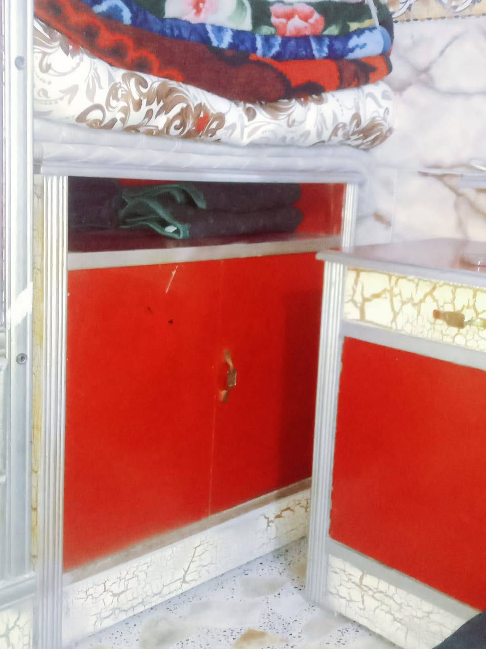 السلام عليكم ورحمه الله وبركاته
غرفه نوم خشب عراقي تصميم تركي سعرها 750 
وبيها مجال قليل مكاني الشعب سبع قصور 
الهاتف ***********
