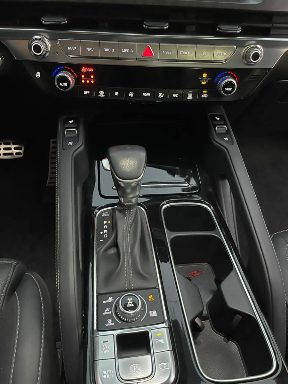 تلورايد 2023 Sx فول اعلى فئة
حادثها بسيط باب وشوية من الجاملغ الخلفي 
محرك V6 3800سبعة راكب خمس كامرات حساس امامي خلفي بردات بالابواب مرقم بغداد انكليزي بأسمي
مكانها بغداد الكرادة للاستفسار على الرقم 
***********
متوفر وتساب
