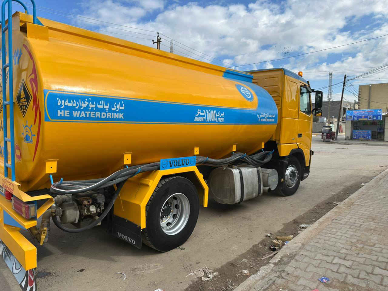 للبيع 
تنكر فالفو شيطان 
موديل 2002
رقم وفحص وهزه جديد أربيل
تانكي 16 ألف 
تخم تاير باتريات جديده 
كهربائيات جديده
محرك إنجكتر
كير 4/4
محرك خيط بخار 
رقم صاحب السياره 
*********** أبو كرار
