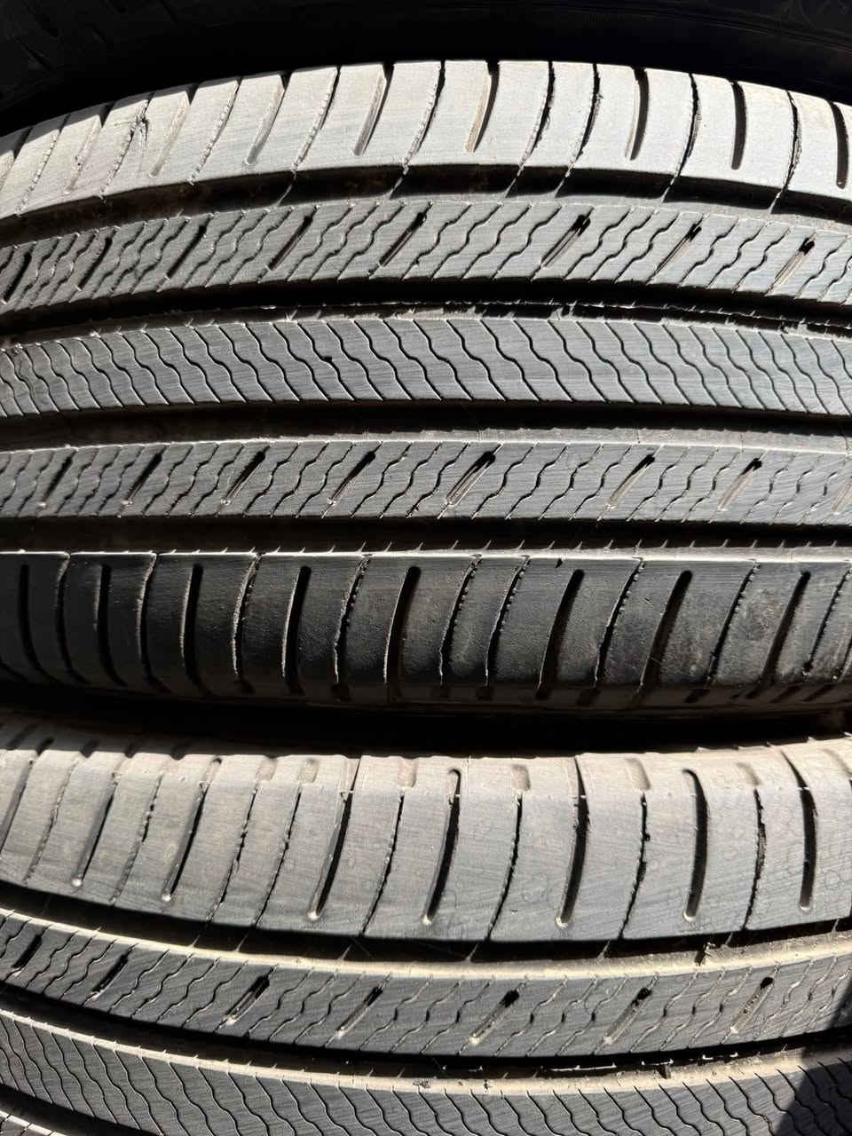 سلام عليكم تايرات نضيف اخو الجديد اريد ابيعن شلع ومفرد  رقم الهاتف بي واتساب اتصل وتدلل ‏‪***********‬‏
