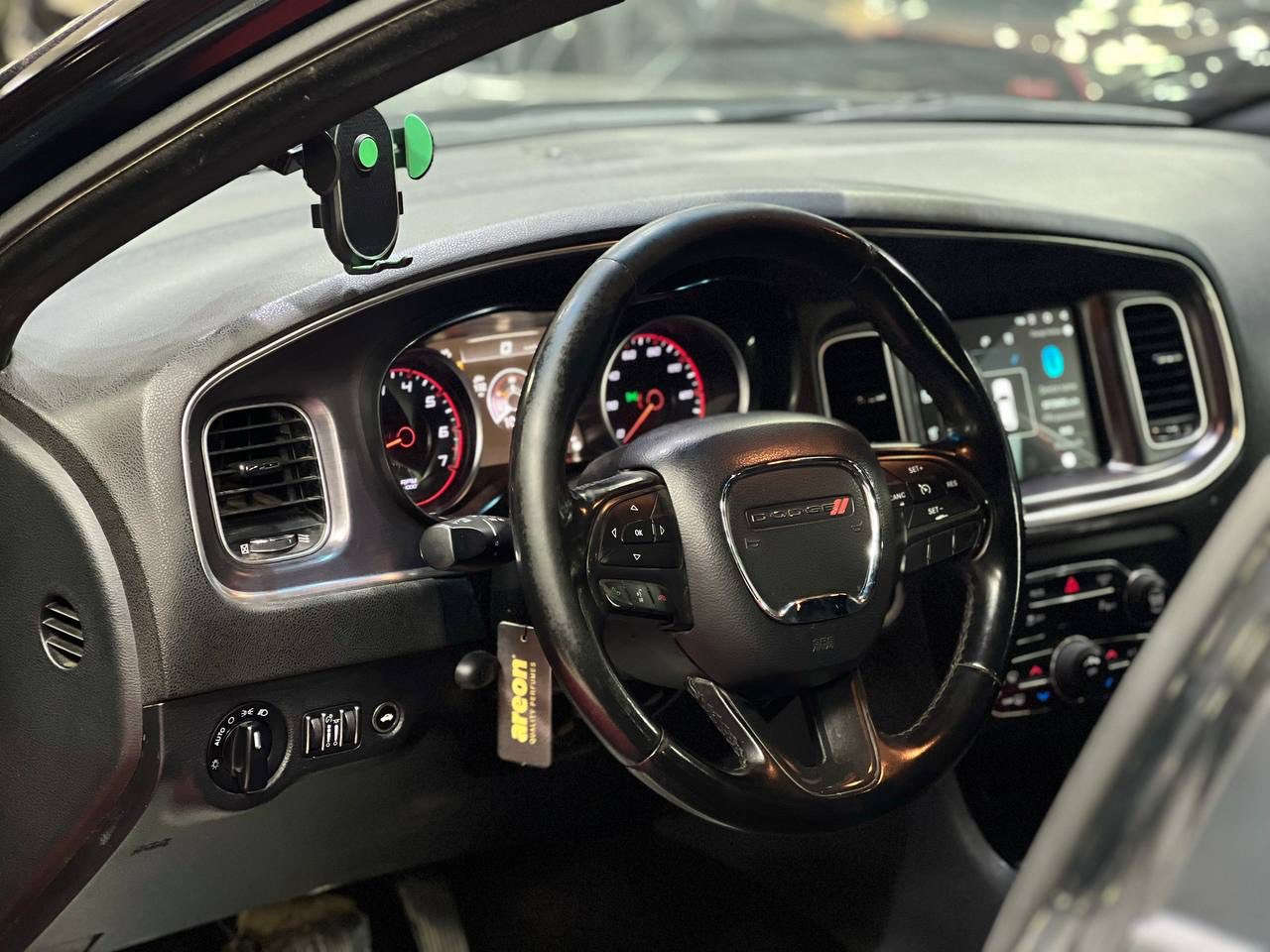 السلام عليكم ورحمة الله وبركاته.
من رخصة صاحب الكروب المحترم
________________________________
✅اسم السيارة : دوج جارجر SXT 
✅الموديل :  2017
✅رقم السيارة : بغداد نقل ملكية بأسم المشتري 
✅السعر :  185 ورقه
✅الضرر : الابواب اليمين تبديل نفس اللون  بدون اي ضرر داخلي
✅الايرباكات : بدون ضرر ايرباك  
________________________________
🔻1-حجم المحرك 6 سلندر 3600 
🔻2-ويل كب حجم 20  مع طقم تايرة 🔻بحالة ممتازة 
🔻3-بصمة ابواب و بصمة تشغيل  وتشغيل عن بعد
🔻4-لايتات زينون عالي ناصي  منظومة كامله 
🔻5-حساس خلفي اصل 
🔻6-غرفة السيارة مخمل اسود
🔻7-تحكم كهربائي لمقعد السائق 
🔻8-تحكم ستيرن جهتين متكامل  
🔻9-شاشة كبيرة اندرويد تحكم متكامل بتفاصيل السيارة 
🔻10-كامرة خلفية دوارة 
 

🔵السعر المطلوب : 185  ورقة مع المجال البسيط

☎️***********
